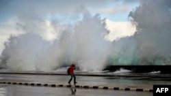 El Malecón habanero es propenso a inundaciones por penetraciones del mar, que se intensifican con las marejadas ciclónicas. (Yamil Lage/AFP)