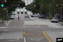 Las calles están relativamente vacías en el centro de Tampa antes de la llegada prevista del huracán Milton a mediados de esta semana, el 8 de octubre de 2024, en Florida. Bryan R. SMITH / AFP